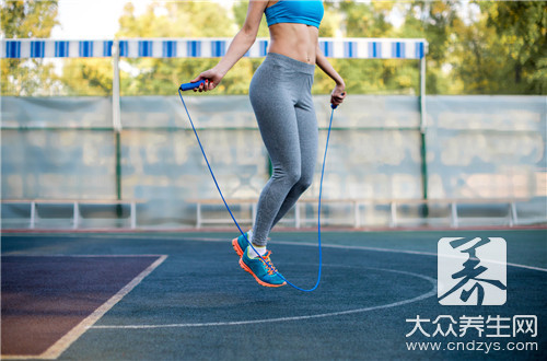 跳绳减肥,一天跳多少个能减脂?,跳绳减肥,每日跳绳数量指南,轻松减脂!