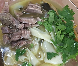 羊肉烩乌冬面,一道融合传统与创新的中华美食,羊肉烩乌冬面,传统与创新交融的中华美食佳品