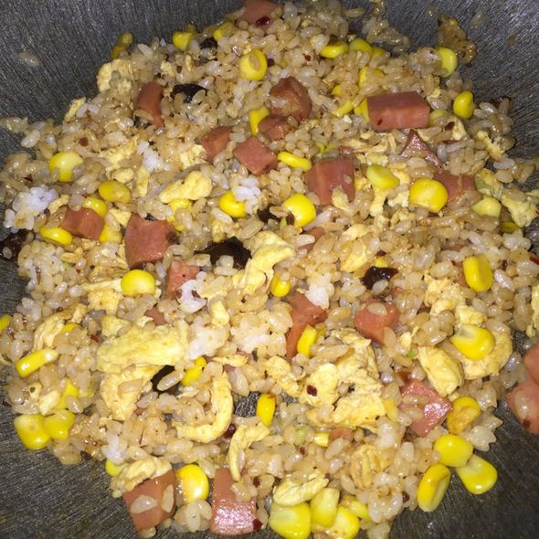 火腿玉米蛋炒饭,一道美味家常炒饭的独特魅力,火腿玉米蛋炒饭,家常美食的独特魅力