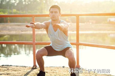 深蹲训练的重要性与为何不能天天练习，深蹲训练的重要性及为何不宜每日练习