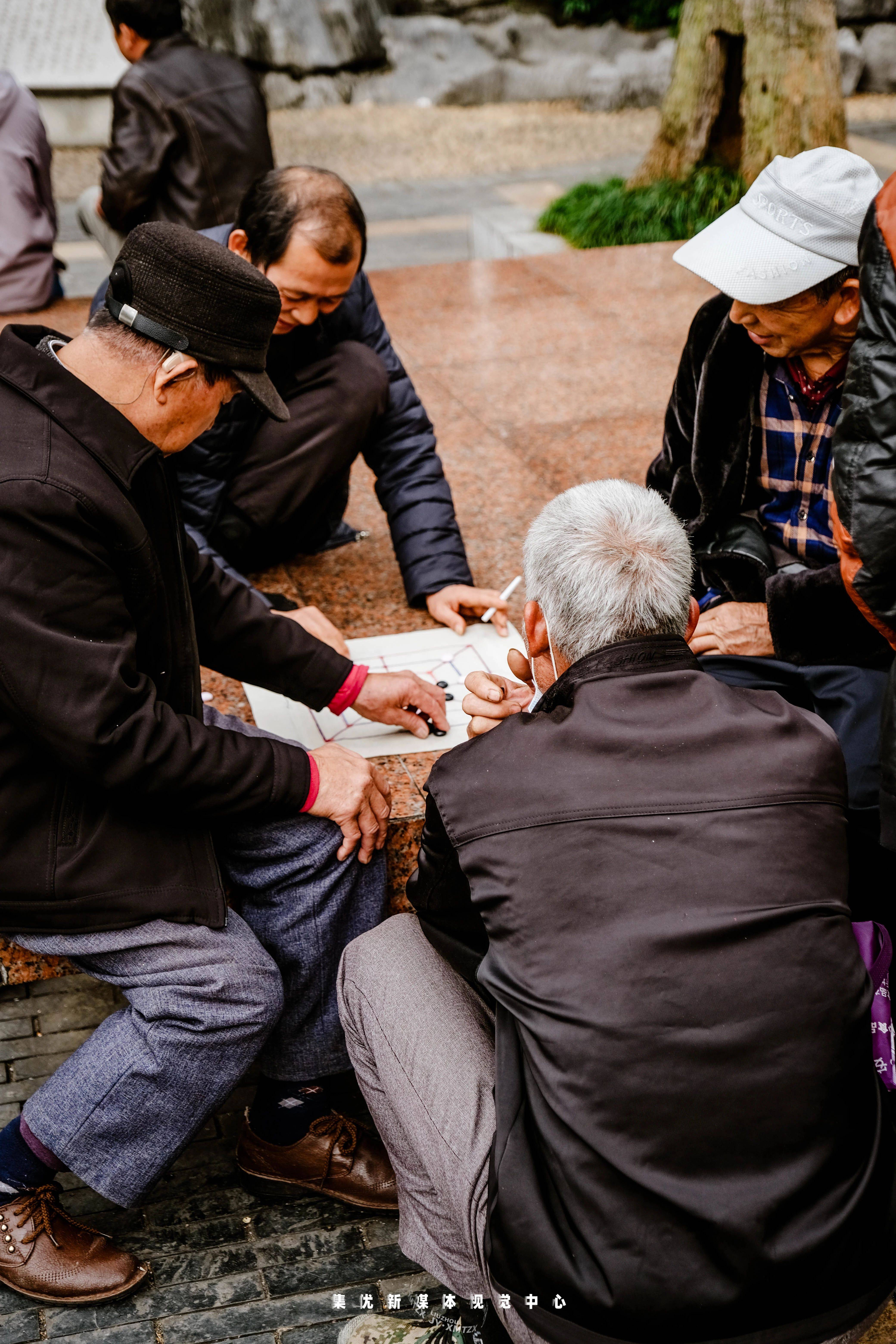 老人十元的快乐时光，一次简单的娱乐体验，老人十元的快乐时光，简单娱乐带来的幸福体验