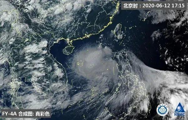 歼-15与阵风,空中巨人的对决,歼-15与阵风,空中巨人之战对决揭秘