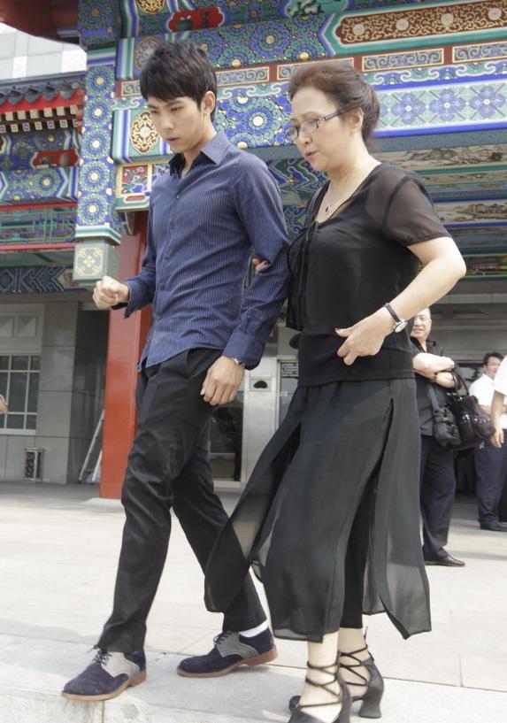 朱时茂简历个人资料，一位演艺界的杰出代表，朱时茂，演艺界的杰出代表，个人资料一览