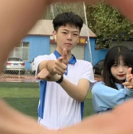 小品傻子上学，幽默背后的教育启示，小品傻子上学，幽默与教育启示的碰撞