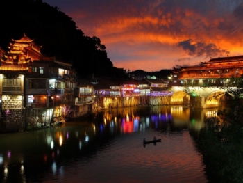 凤凰古城现在是否需要门票?详解门票政策与旅游建议,凤凰古城门票政策解析,是否需要门票及旅游建议